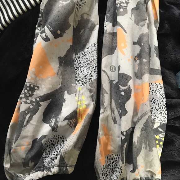 Lululemon Om pants size 4 - Picture 6 of 6